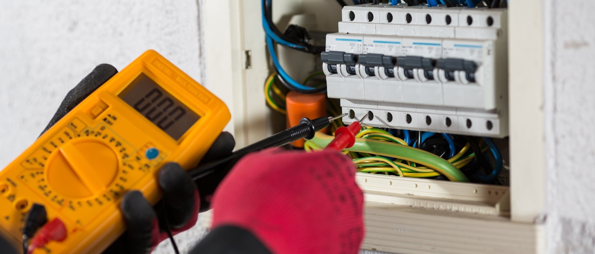 Electricians TW15